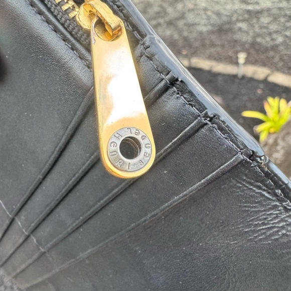 Henri Bendel New York Zip Around Wallet Black & Cream Gold Hardware - Picture 10 of 14